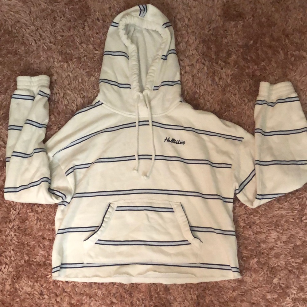 Hollister crop top hoodie.Size small.